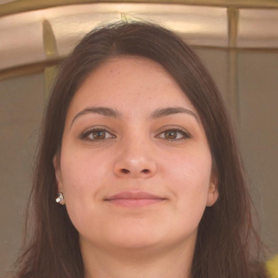 Siriporn Thanakit, Senior Financial Analyst